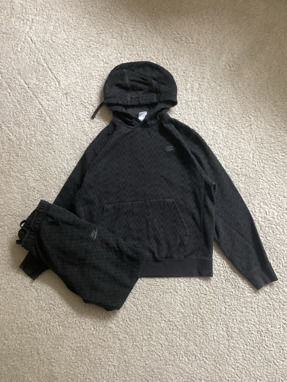 Nike Black Men's Hooded Sweatshirt and Joggers Set